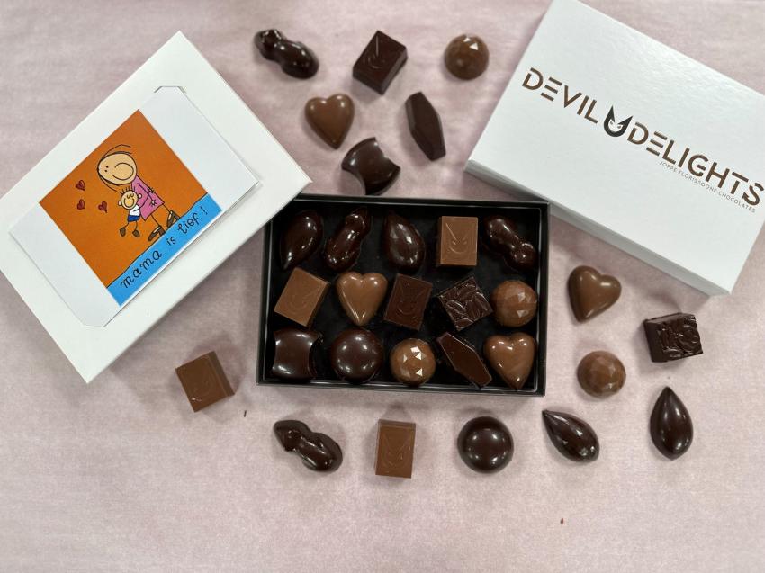 Moederdagbox met eigen gepersonaliseerde tekening/tekst op het deksel