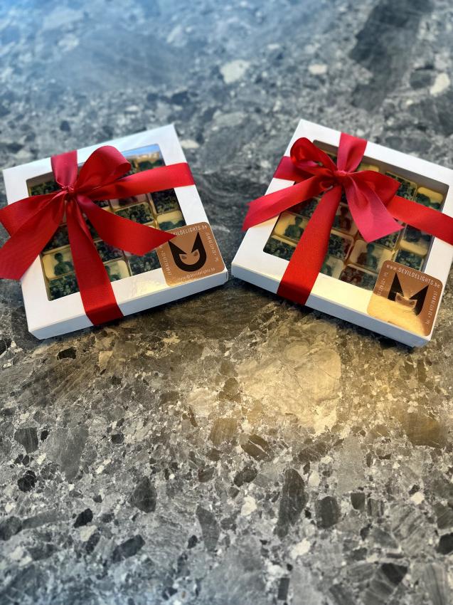 box met 18 logo pralines