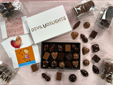 Moederdagbox met eigen gepersonaliseerde tekening/tekst op het deksel