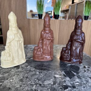 Sint met kinderen groot - 240mm - fondant chocolade